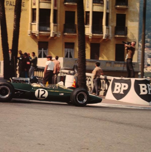 Monaco avec la Lotus 33 en attendant la 49 mais toujours pas de réussite !
Contribution Eric Daon/Facebook Monaco avec la Lotus 33 en attendant la 49 mais toujours pas de réussite !
Contribution Eric Daon/Facebook